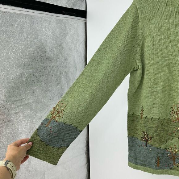 Vintage Green Sweater with Nature Scene - Picture 11 of 12